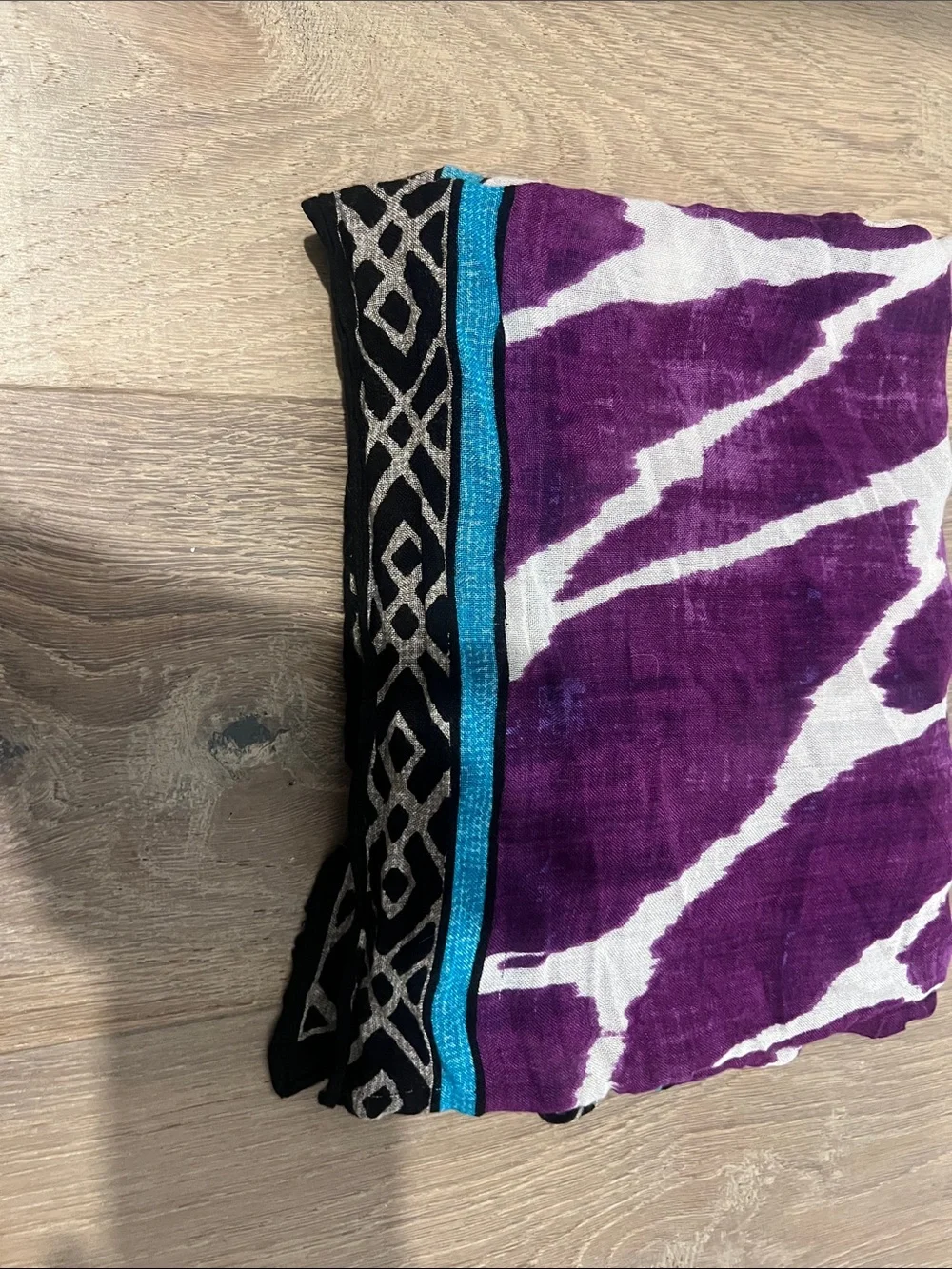 Banana Republic Purple Patterned Lightweight Scarf. Gorgeous!